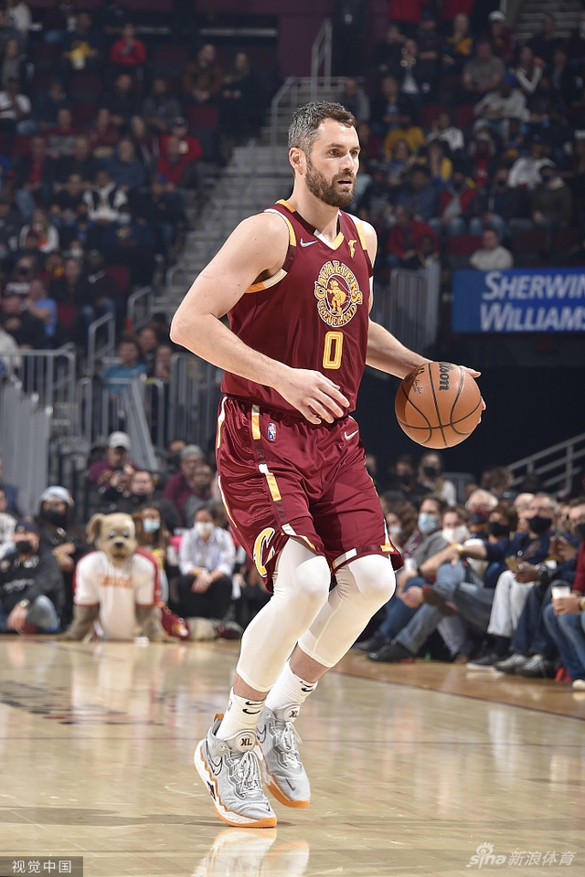 她在比赛中 她在比赛中